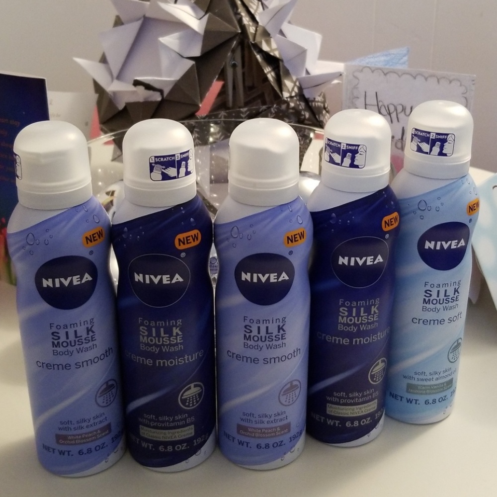 Foaming silk body wash